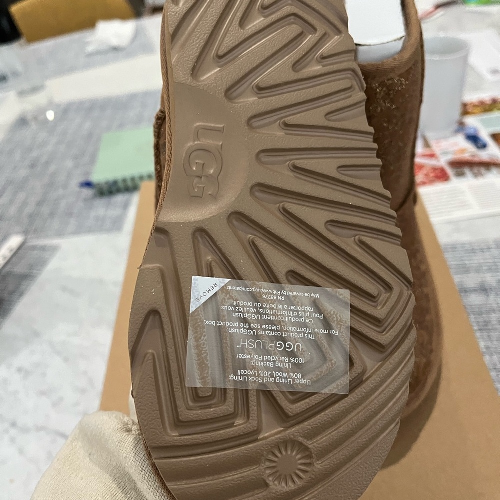 Kids Ugg Brand new with box. Glitter Leopard Size 2.